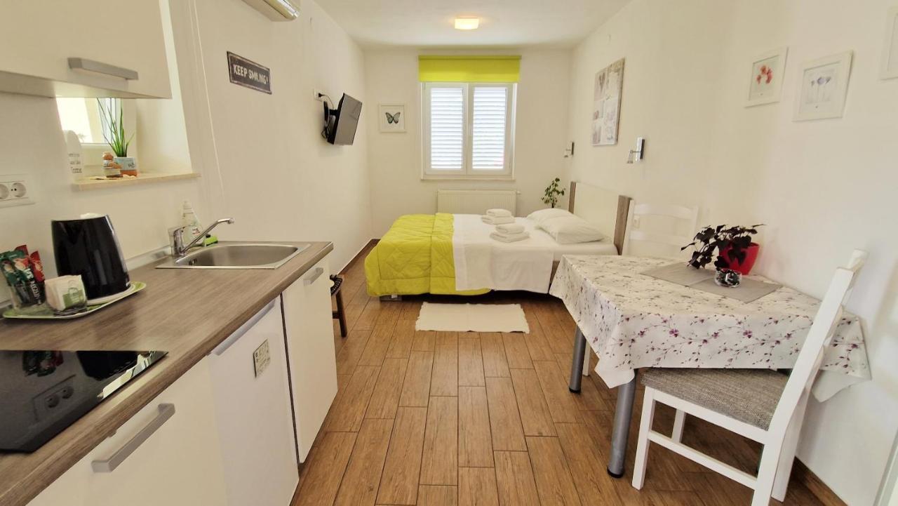 Apartment Pipo Крк Екстер'єр фото