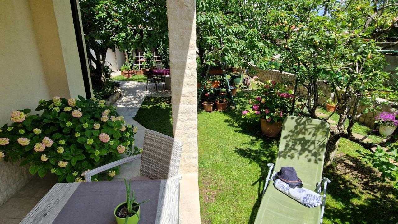 Apartment Pipo Крк Екстер'єр фото