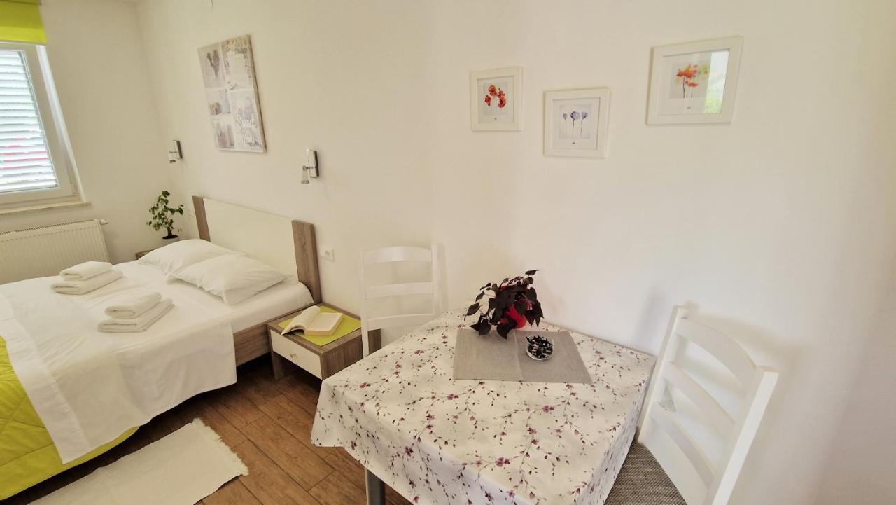 Apartment Pipo Крк Екстер'єр фото