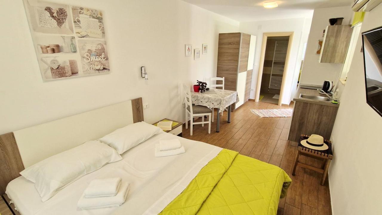 Apartment Pipo Крк Екстер'єр фото