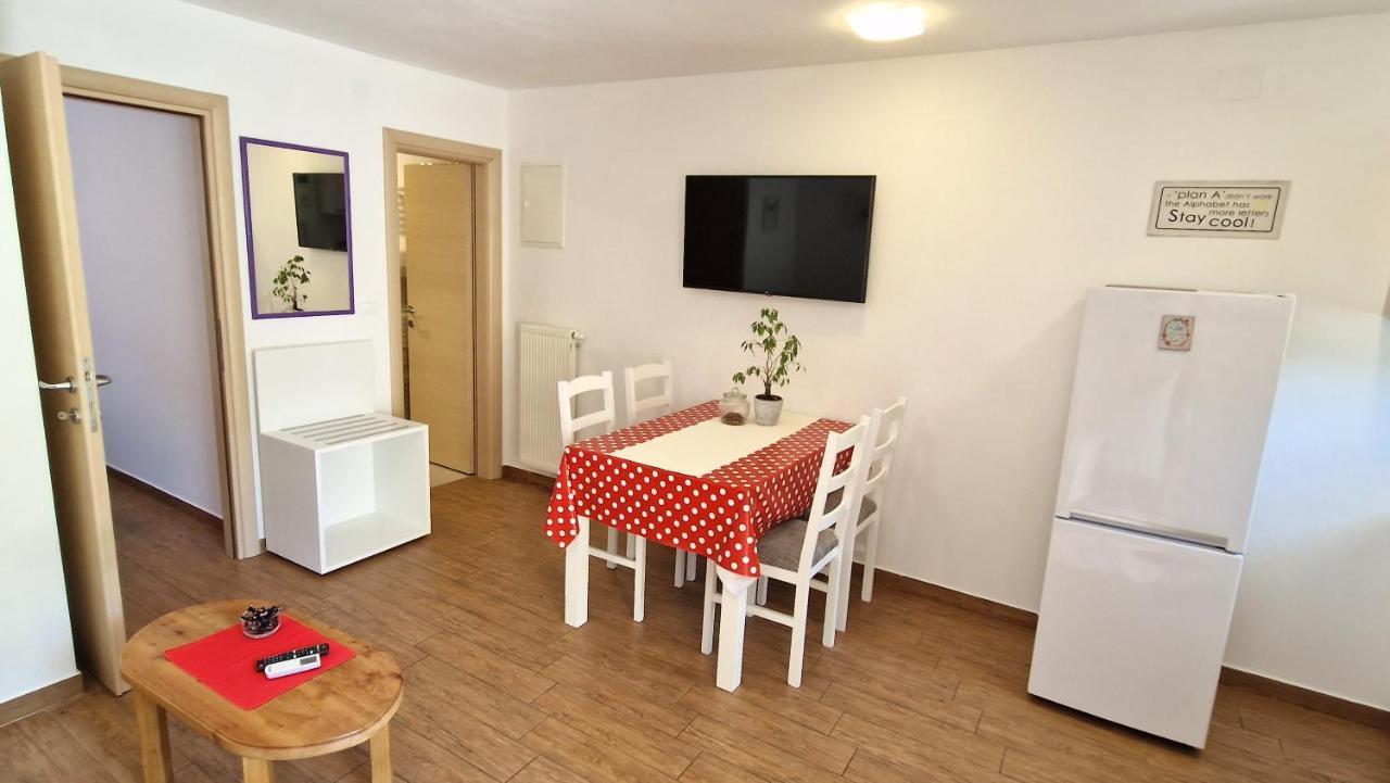 Apartment Pipo Крк Екстер'єр фото