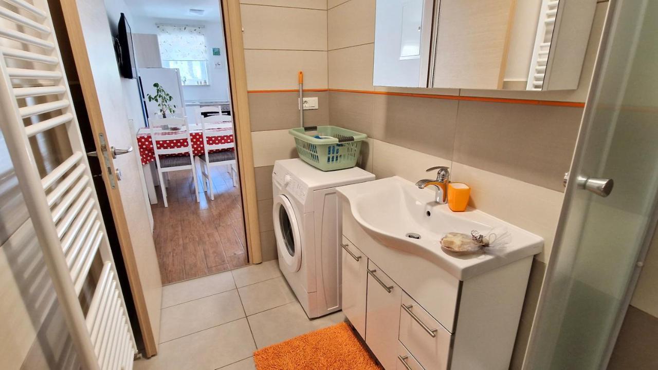 Apartment Pipo Крк Екстер'єр фото