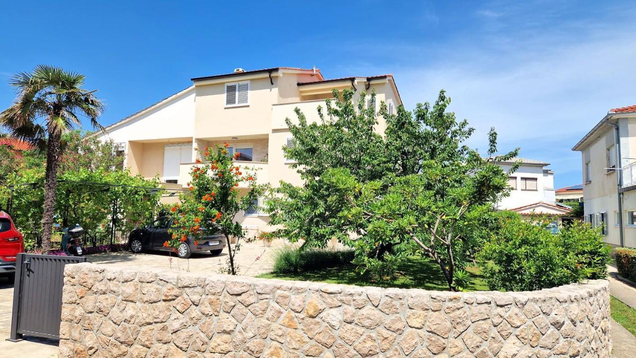 Apartment Pipo Крк Екстер'єр фото
