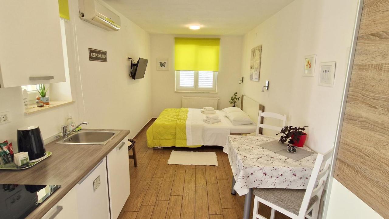 Apartment Pipo Крк Екстер'єр фото