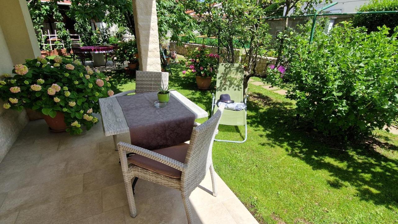 Apartment Pipo Крк Екстер'єр фото